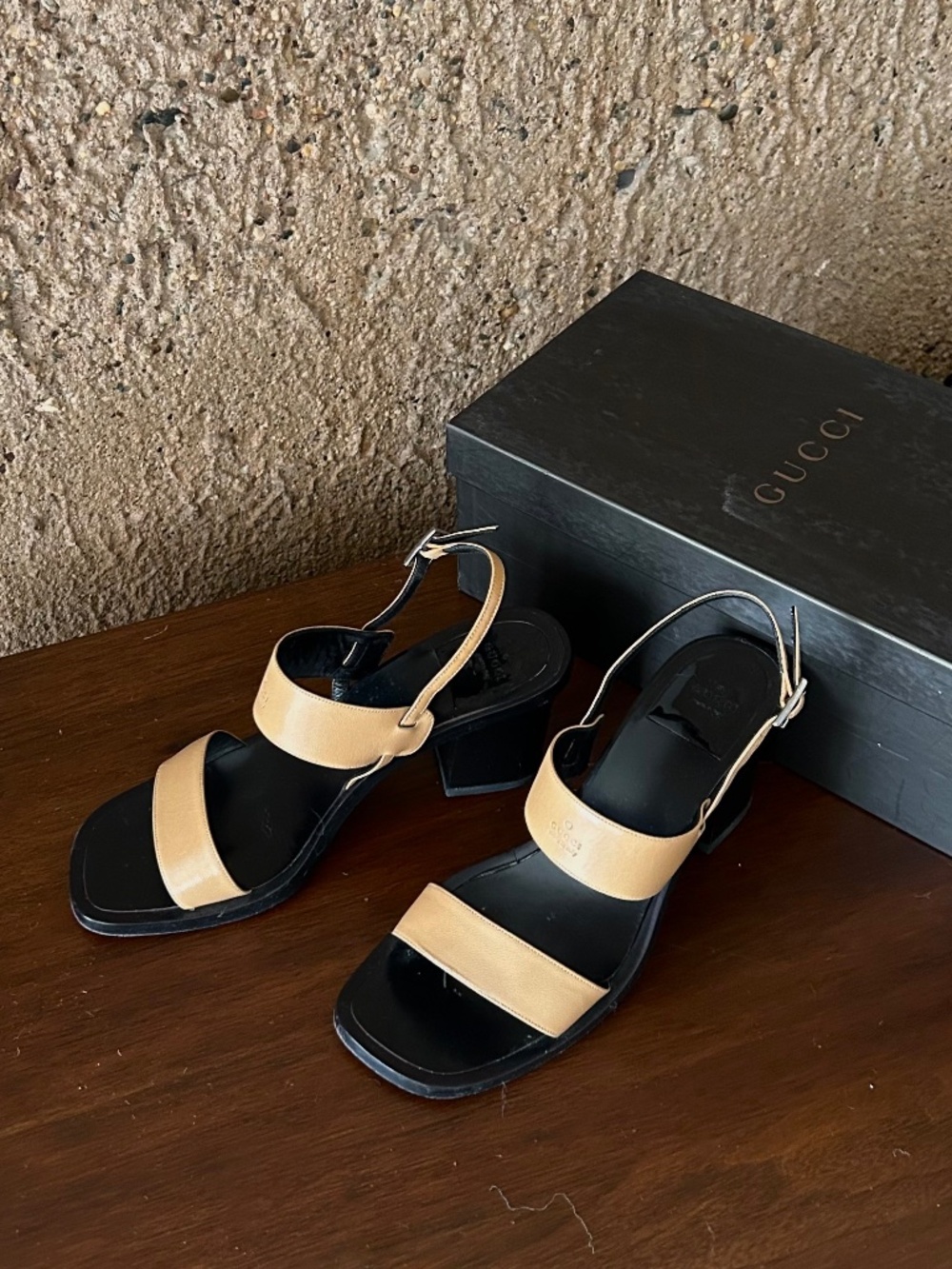 Gucci Classic Tan & Black Leather Block Heel Sandals – Size 6